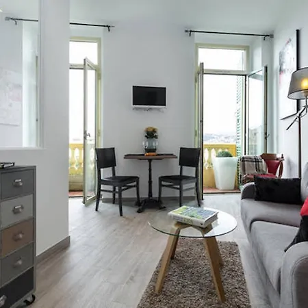Pj - Dine On The Balcony At A Sleek Writer's Loft And Enjoy The View