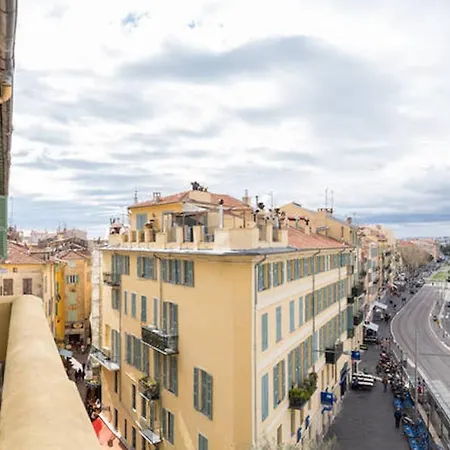 Pj - Dine On The Balcony At A Sleek Writer's Loft And Enjoy The View