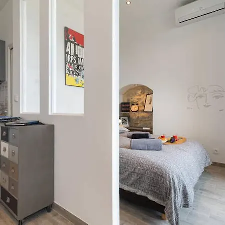 Pj - Dine On The Balcony At A Sleek Writer's Loft And Enjoy The View Apartment *