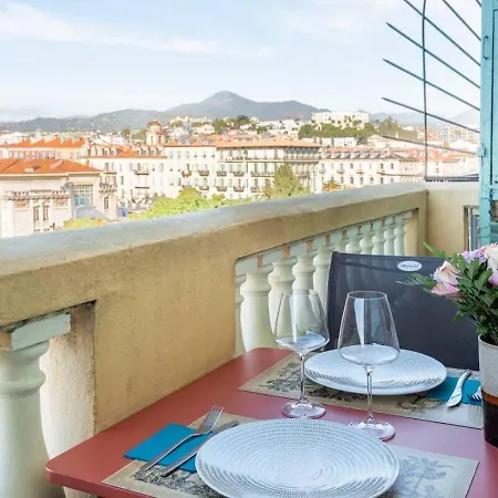 Pj - Dine On The Balcony At A Sleek Writer's Loft And Enjoy The View Apartment Nice