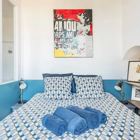 Apartment Pj - Dine On The Balcony At A Sleek Writer's Loft And Enjoy The View Nice