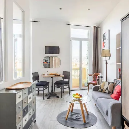 Pj - Dine On The Balcony At A Sleek Writer's Loft And Enjoy The View