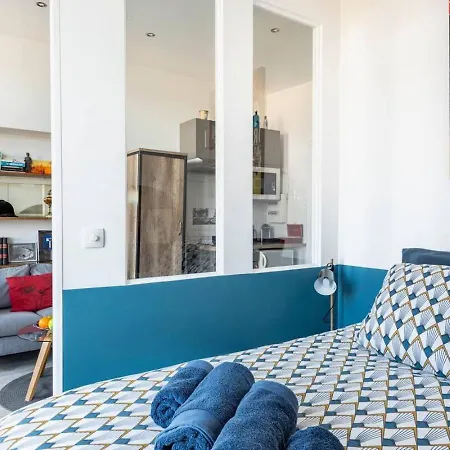 Pj - Dine On The Balcony At A Sleek Writer's Loft And Enjoy The View *